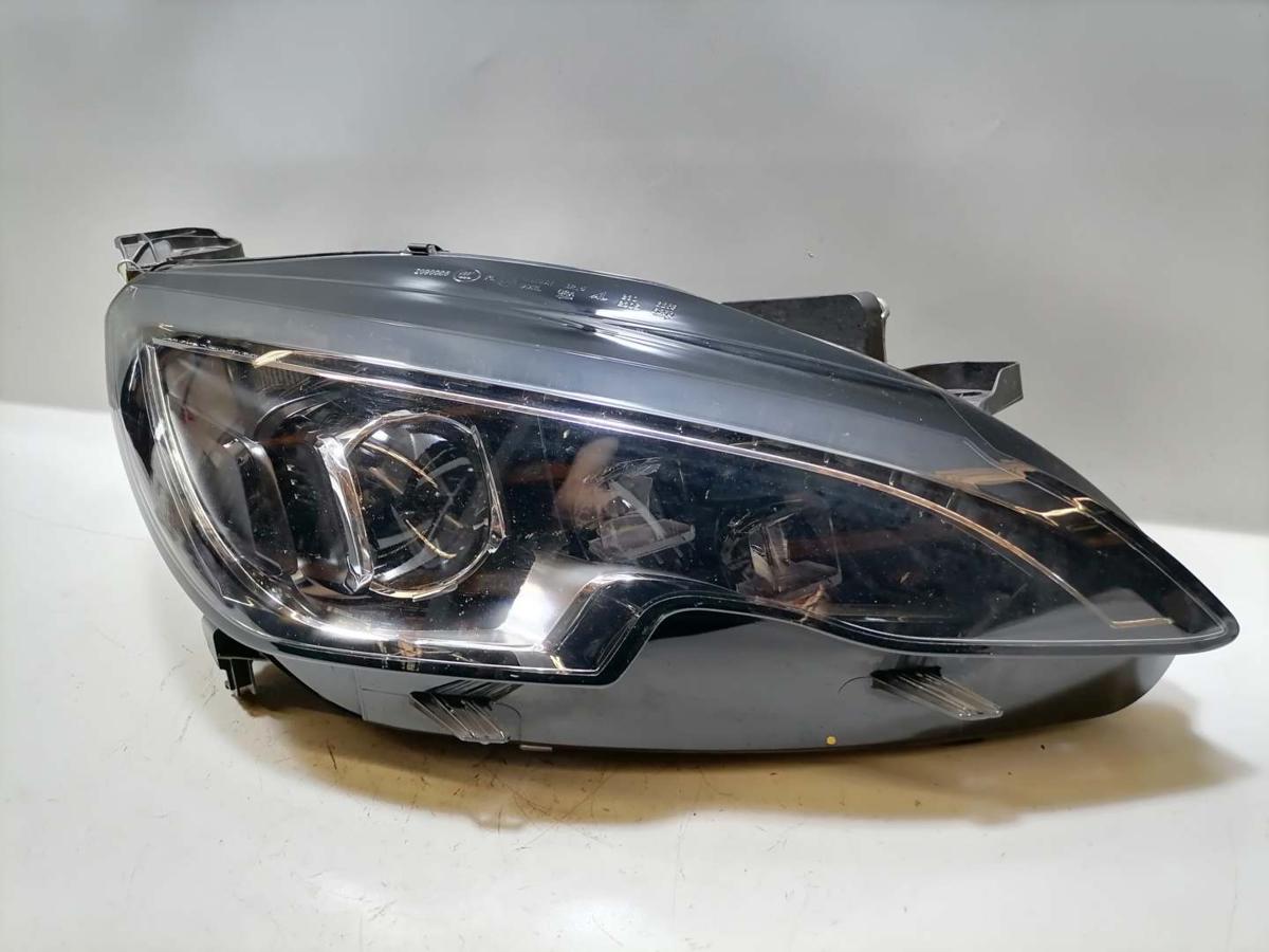 Peugeot 308 2 SW original Scheinwerfer vorn rechts LED Bj.2016 Peugeot 308 2 SW original Scheinwerfer vorn rechts LED Bj.2016